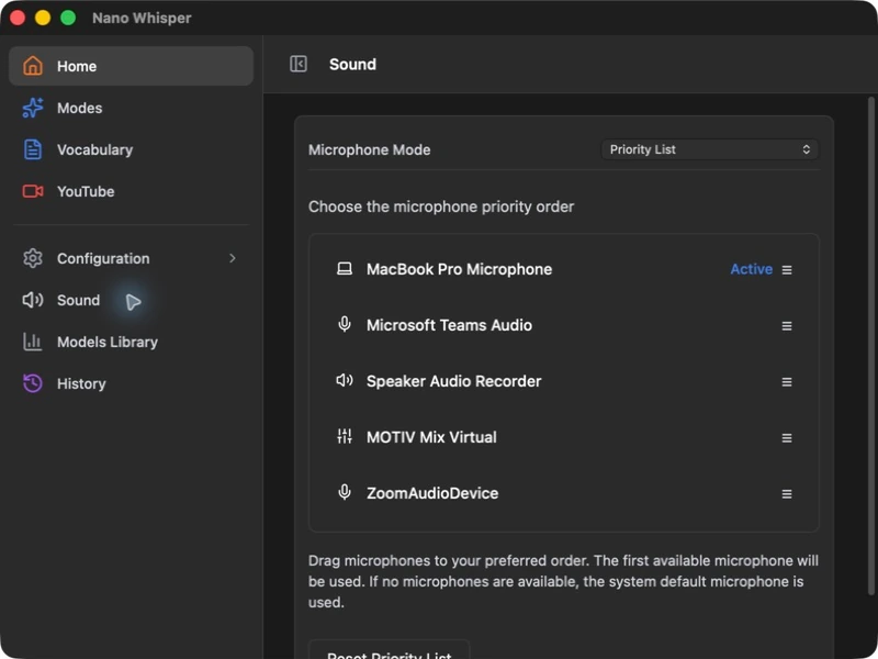 Captura real do NanoWhisper: painel Sound com modo Priority List e dispositivos de áudio ordenados.